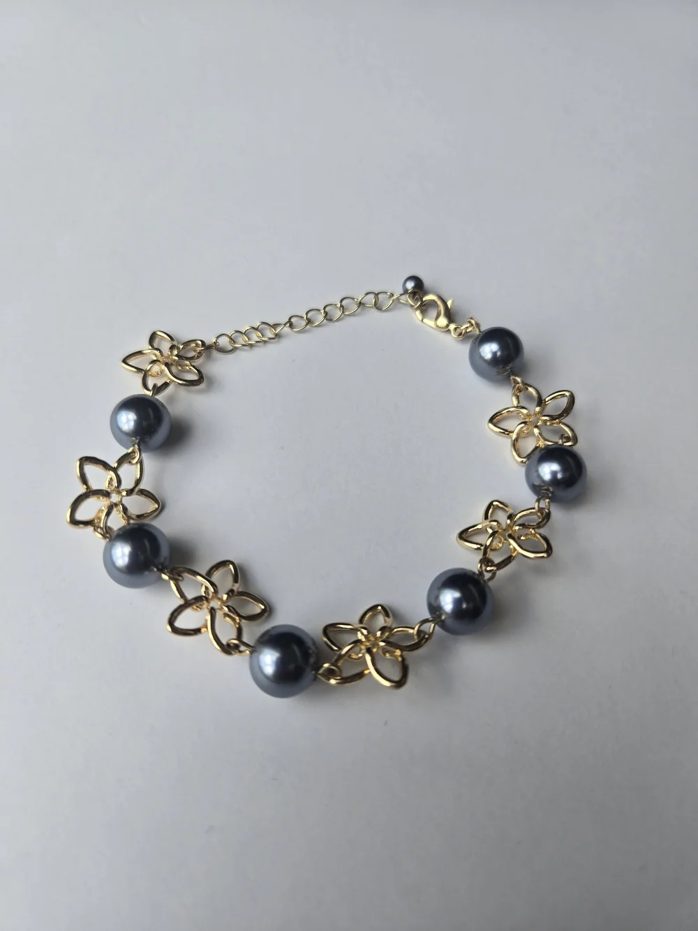 Chic Tropical Plumeria & Slate Grey Faux Pearl Fashion Bracelet